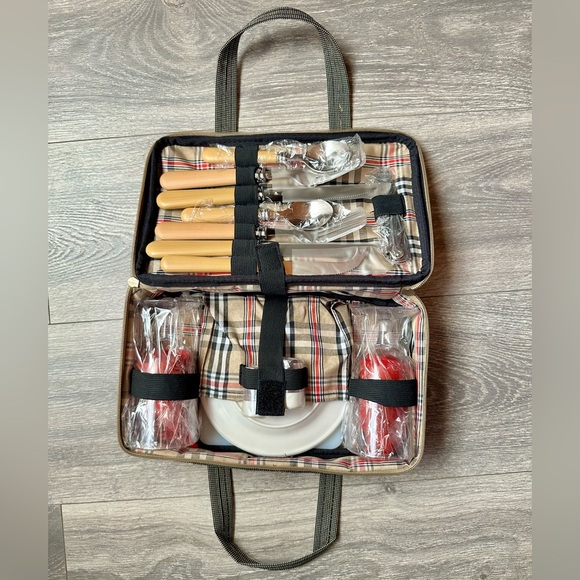 En Route Picnic Kit - Picture 2 of 4